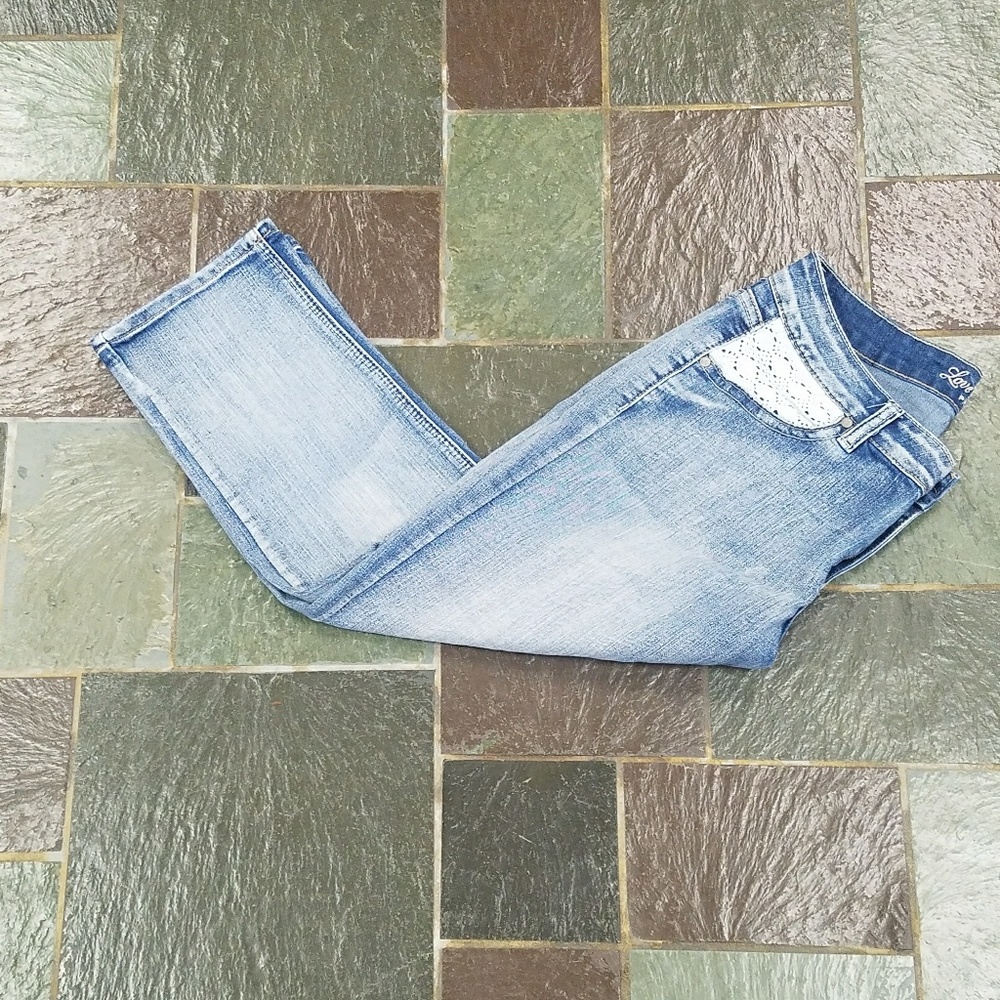 Fashion jeans with lace pockets